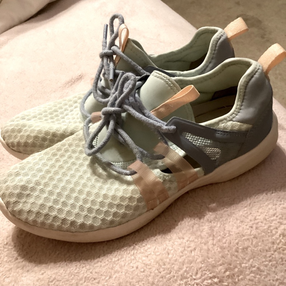 Vionic size 8 women’s mesh adore multicolored sneakers EUC